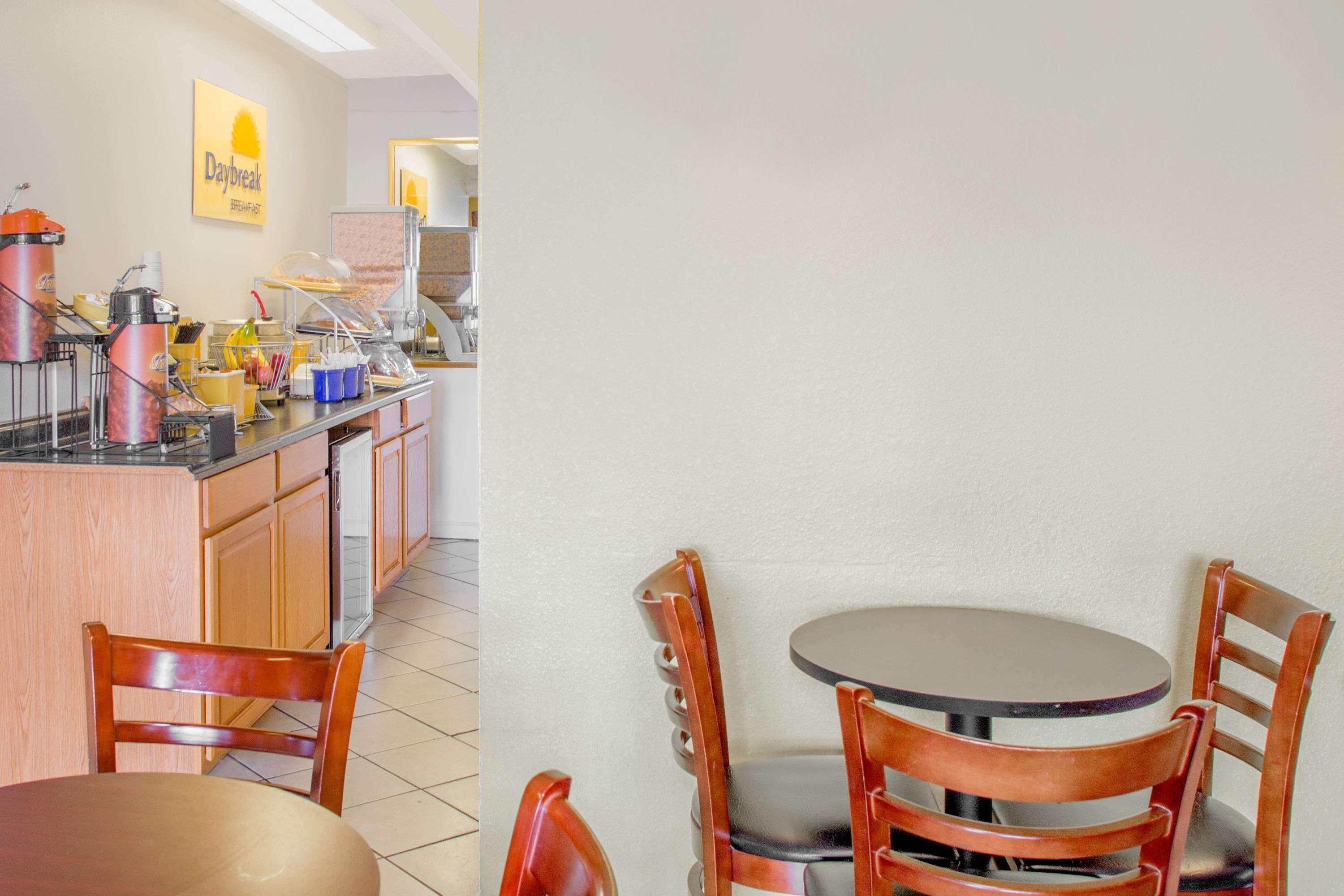 Days Inn By Wyndham Tallahassee University Center Dış mekan fotoğraf